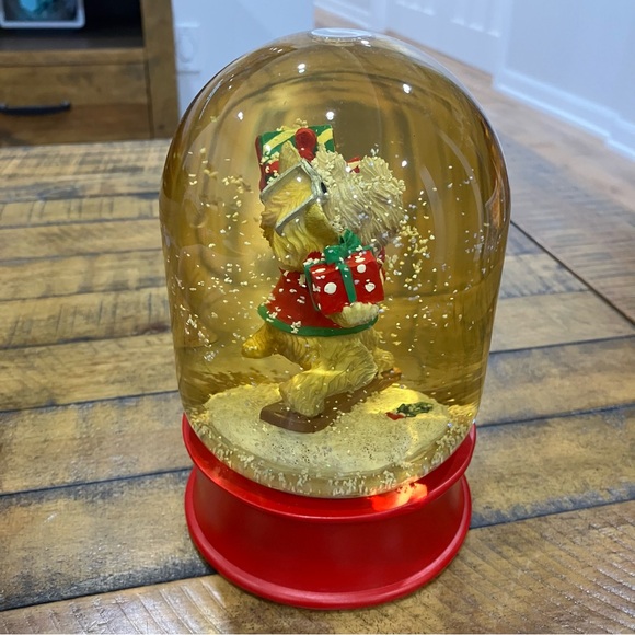 Vtg Festive snow globe featuring a Yorkshire Terrier - Picture 4 of 6